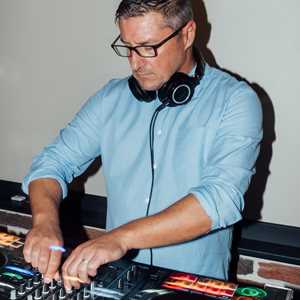 Julien, un disc-jockey à Abbaretz